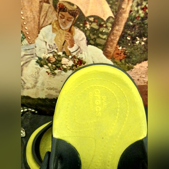 🩴🩴CROCS Dual Comfort Black&Yellow Sandals,Women 7,Nice Gift 🎁 Giving!! - Picture 4 of 8